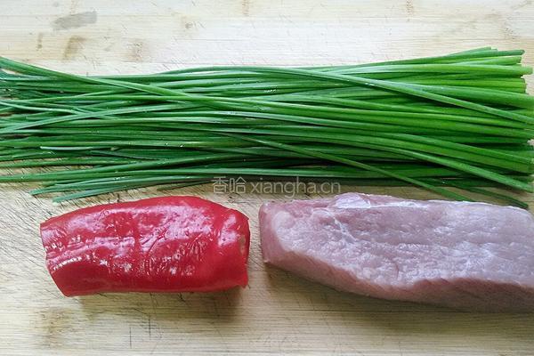 韭菜苔炒肉丝的做法图解1