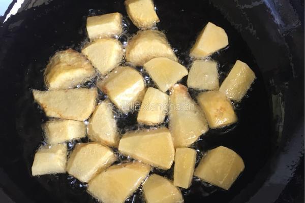 拔丝土豆的做法图解2