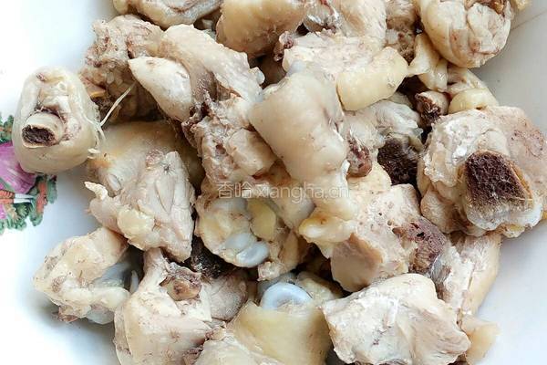 黄焖鸡腿肉的做法图解1