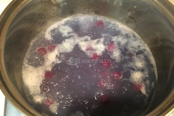 花生薏米芋圆汤的做法图解3