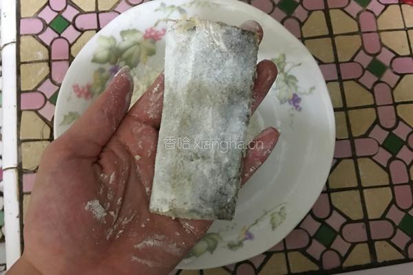 干炸带鱼的做法图解3