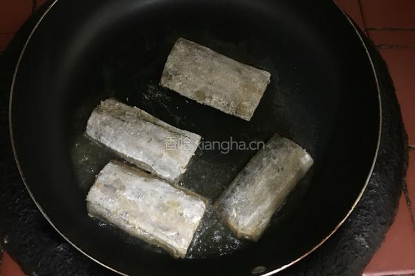 干炸带鱼的做法图解5