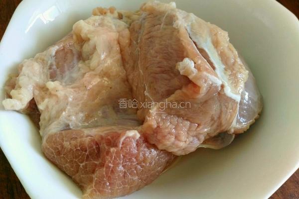 牛肉炖柿子的做法图解1