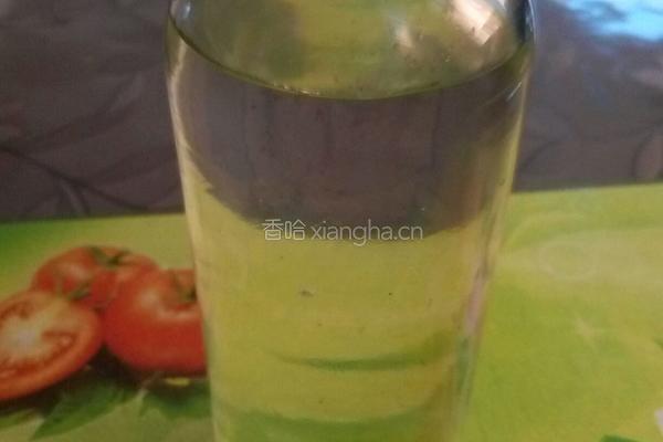 胡萝卜汁的做法图解1