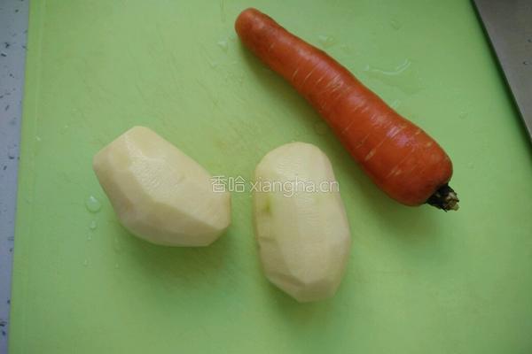 土豆胡萝卜片炒肉的做法图解1