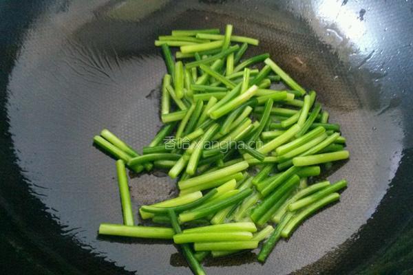 蒜苔炒鸡蛋的做法图解5