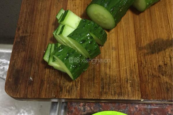 鲜榨青瓜汁的做法图解3