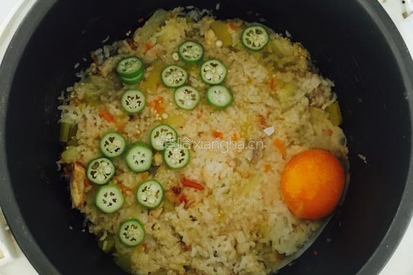 便捷健康电饭锅焖饭的做法图解3