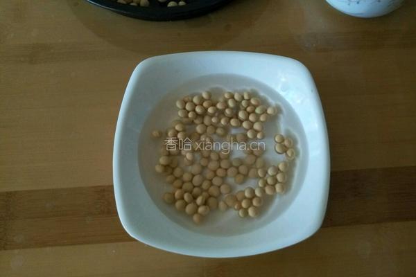 黄豆猪蹄汤的做法图解1