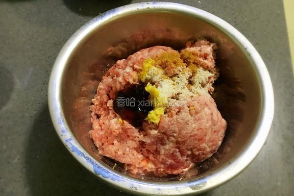 胡萝卜香菇猪肉水饺的做法图解3