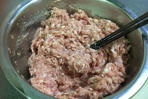猪肉香菇饺子的做法图解4