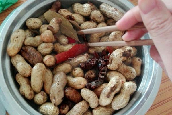 水煮五香花生的做法图解5