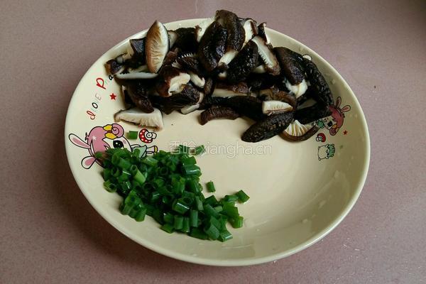 香菇炒肉的做法图解3