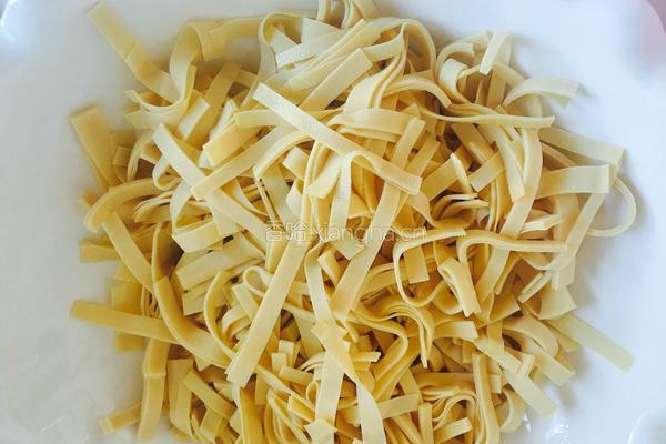 凉拌干豆腐～的做法图解2