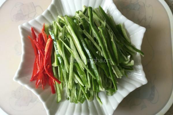 辣椒炒肉丝的做法图解4