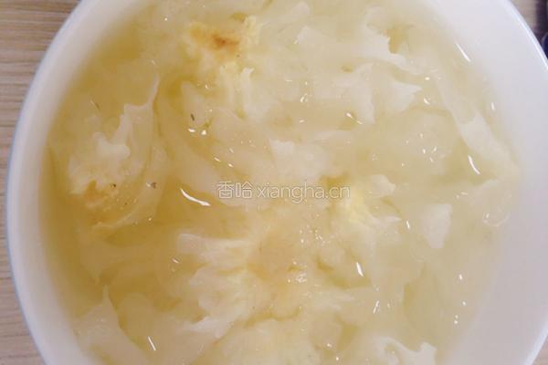 银耳西米露的做法图解1