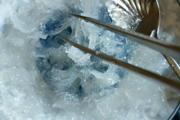 红枣莲子燕窝汤的做法图解2