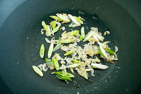 虾皮炒鸡蛋的做法图解5