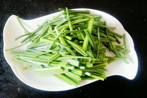韭苔炒鸡蛋的做法图解3