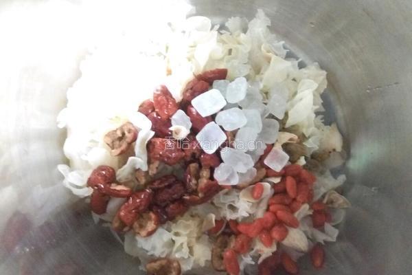 银耳羹的做法图解3
