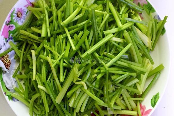 芹菜炒香干的做法图解1