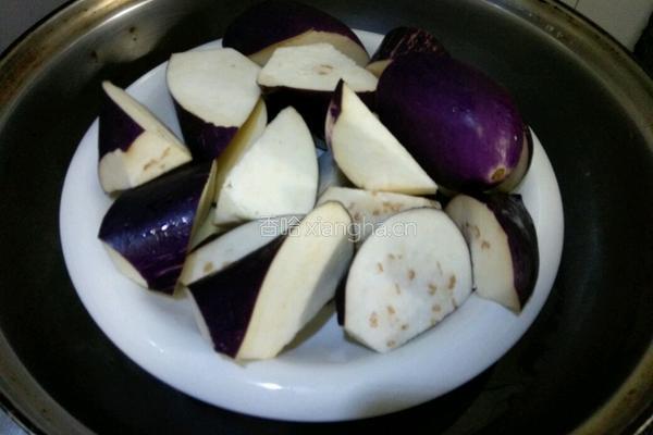 豆瓣酱炒茄子的做法图解2