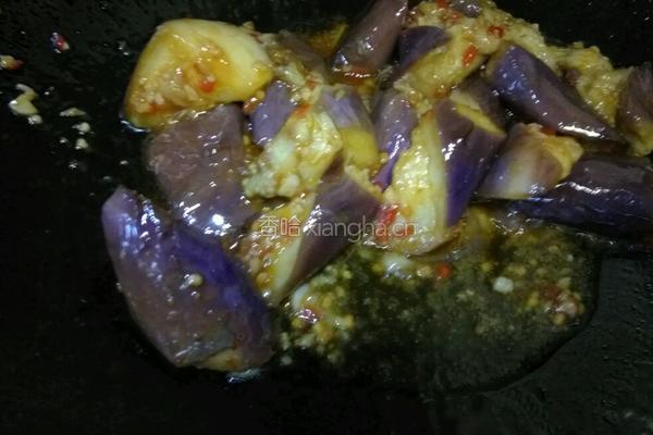 豆瓣酱炒茄子的做法图解5