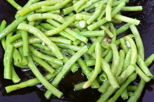 长豆角炒肉丝的做法图解7