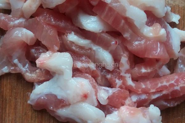 西瓜皮炒肉的做法图解2