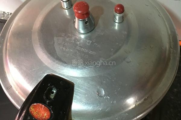 黄豆炖猪脚的做法图解8