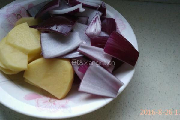 洋葱炒土豆片的做法图解2