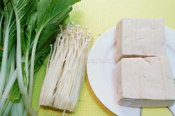 小白菜豆腐汤的做法图解1