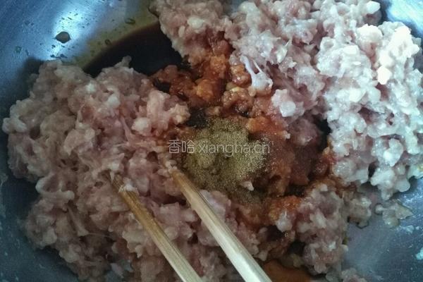 猪肉韭菜饺子的做法图解2