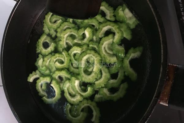 苦瓜牛肉的做法图解4