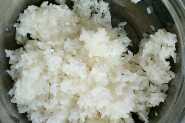 风味金针菇寿司的做法图解1
