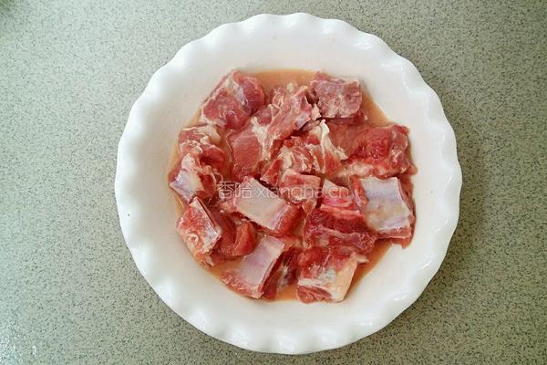 豆豉辣椒蒸排骨的做法图解1