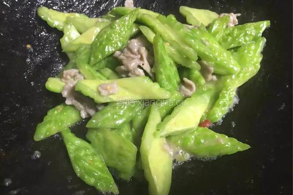 苦瓜炒猪肉的做法图解12