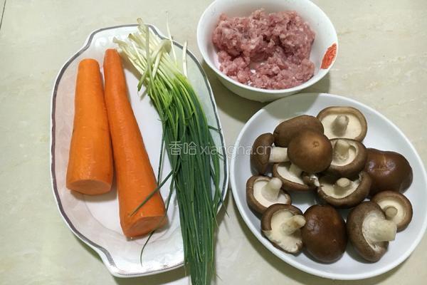 猪肉香菇饺子的做法图解1