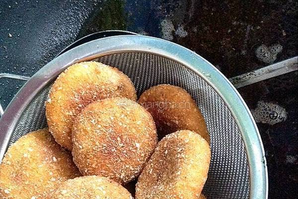松软南瓜饼的做法图解10