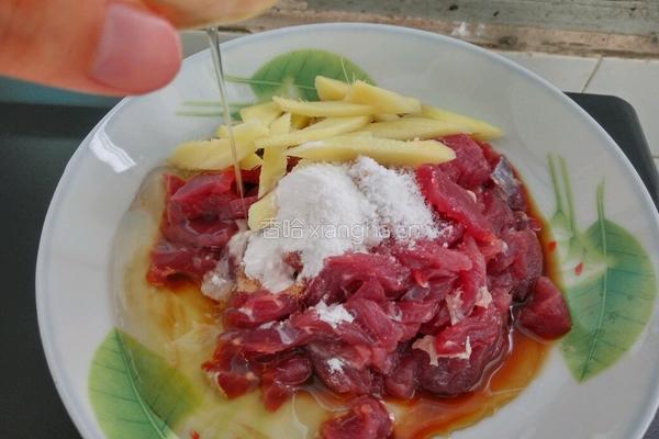 牛肉炒洋葱土豆的做法图解3