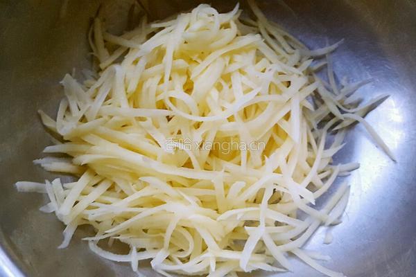 土豆丝饼的做法图解1