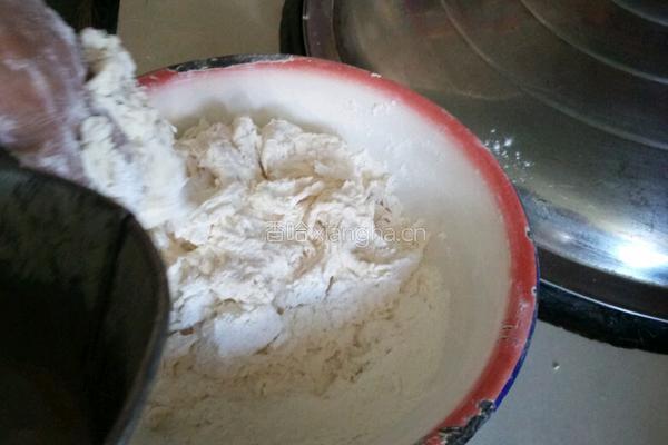 酸菜馅饺子的做法图解1