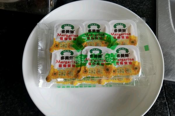 玫瑰花瓣慕斯蛋糕的做法图解1