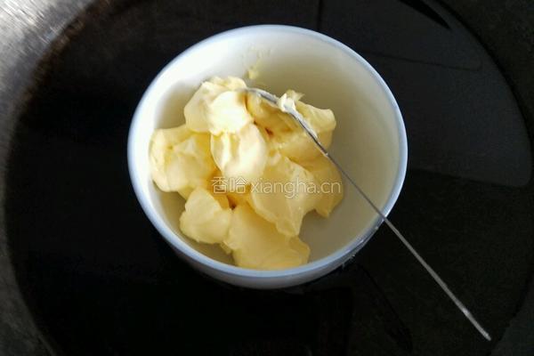 玫瑰花瓣慕斯蛋糕的做法图解2