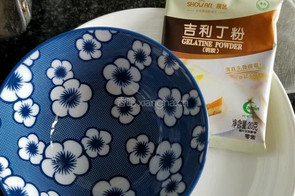 玫瑰花瓣慕斯蛋糕的做法图解3