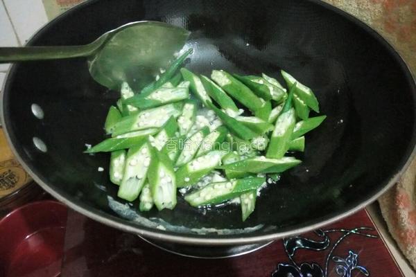 秋葵炒鸡蛋的做法图解7