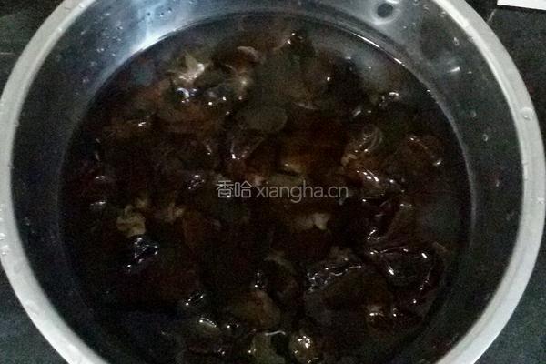 木耳炒苦瓜的做法图解4