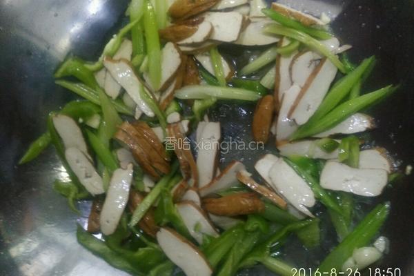 西芹炒豆干的做法图解4