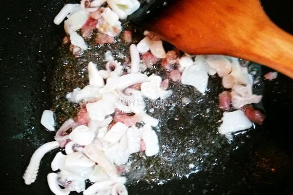 尤鱼柠檬汁炒饭的做法图解3