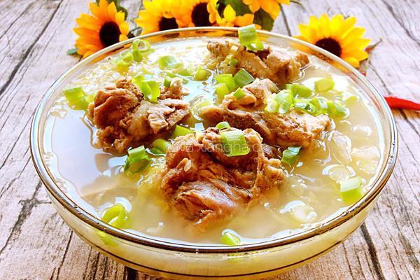 排骨炖酸菜的做法图解7